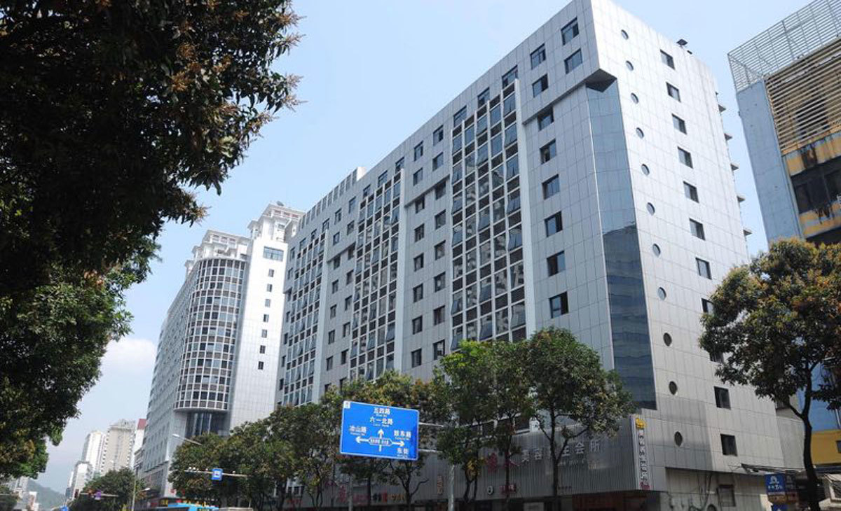 湖(hú)東路外牆改造